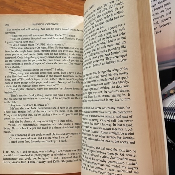 1st Edition 1st Print 1998 Patricia Cornwell Point of Origin hardcover book - Picture 12 of 12